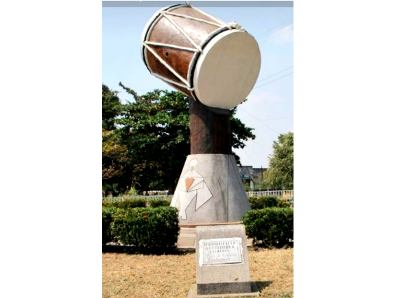 Monumento de la tambora del Espinal, autoría de Augusto Cervera